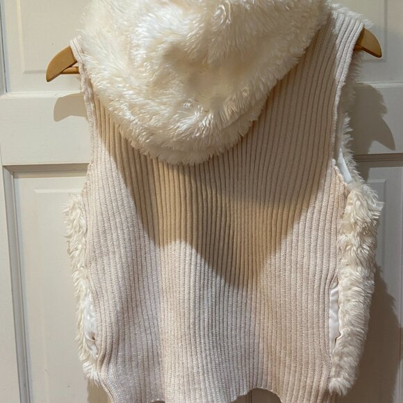 White fake fur vest - Picture 5 of 6
